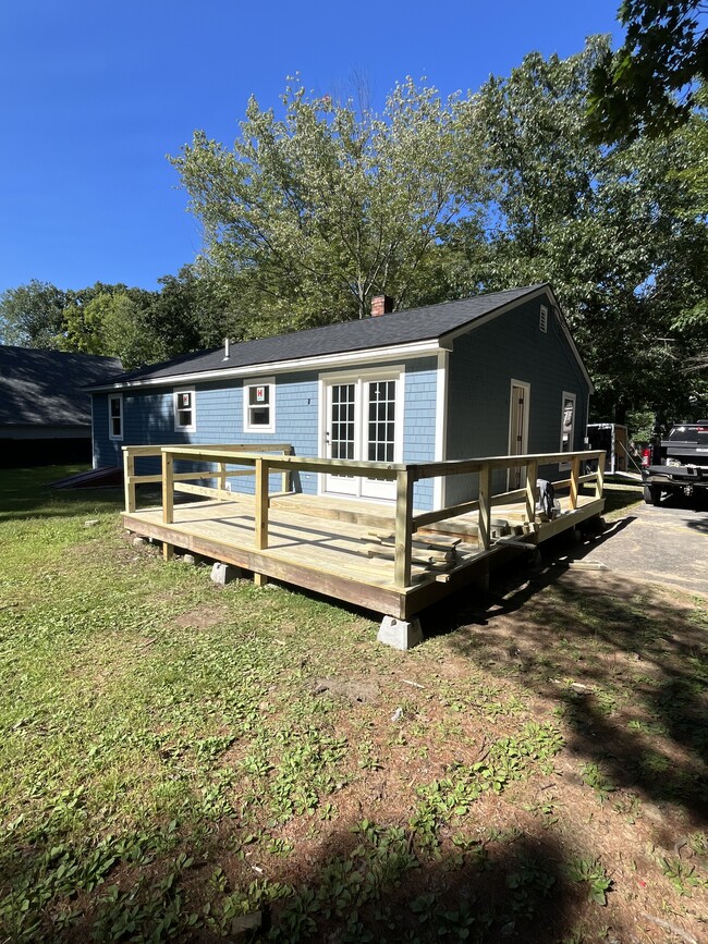 Building Photo - 27 Ivanhoe Dr