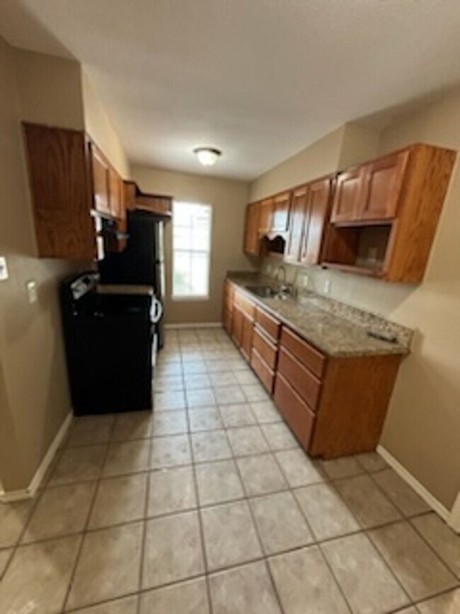 Building Photo - Inside loop 410/ Single story
