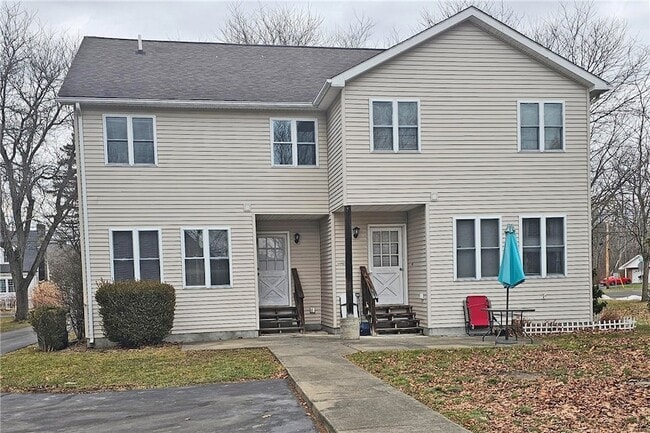 Building Photo - 118 Main St