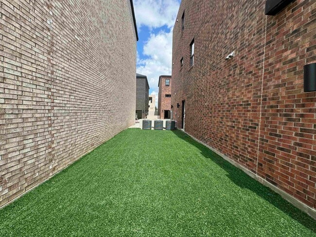 Building Photo - 210 Veracruz Dr