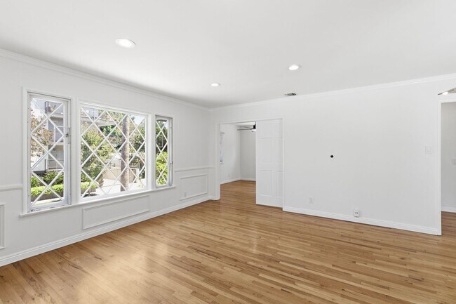 Foto del edificio - 12334 Moorpark St
