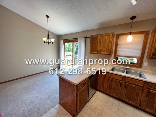Building Photo - 2820 Blue Ridge Dr