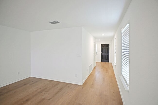 Foto del edificio - 946 Bluegrass Pt