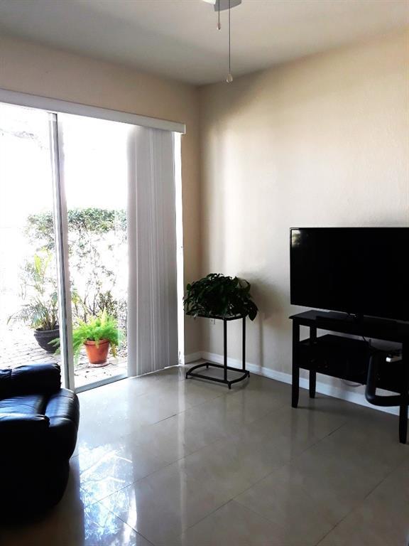 Foto del edificio - 3349 Merrick Ln