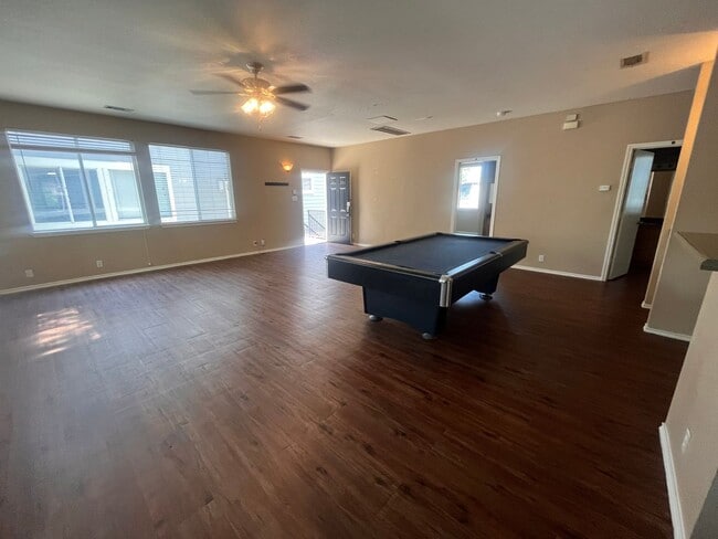 Building Photo - 6bed/3bath with garage in North Campus