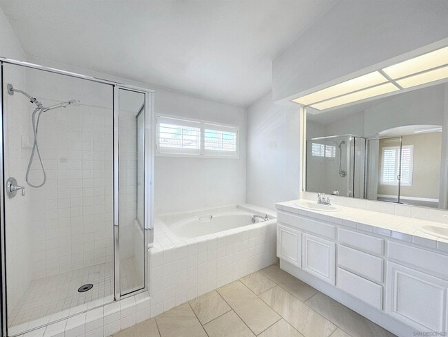 Building Photo - 2204 Lago Ventana