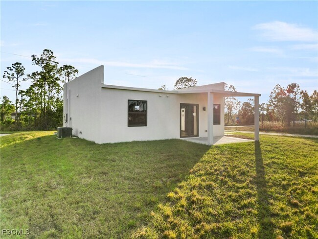 Foto del edificio - 935 Panda Dr