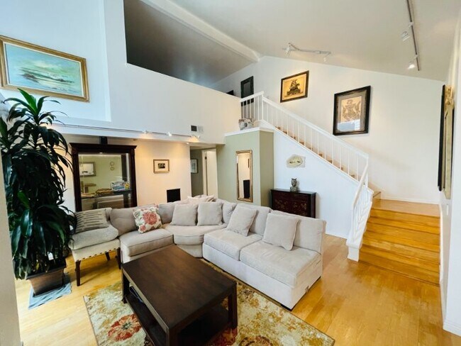Building Photo - 6880 Seaspray Ln