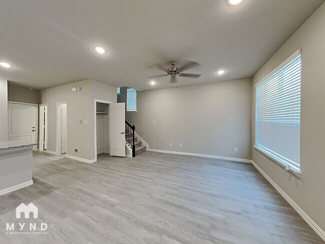 Foto del edificio - 1272 Alamo Dr