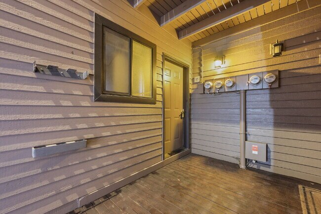 Building Photo - Studio Condo in Heart of Sunriver