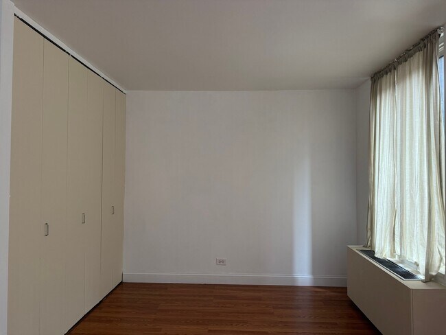 Photo - 145 E 48th St (New York, NY) Apartment