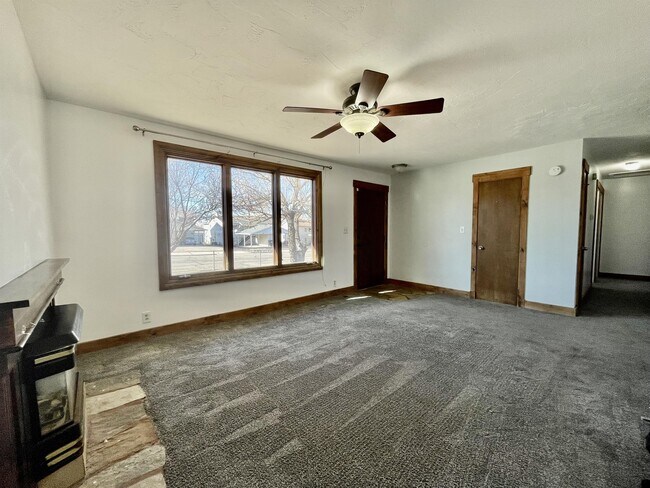 Building Photo - 460 N 7th St