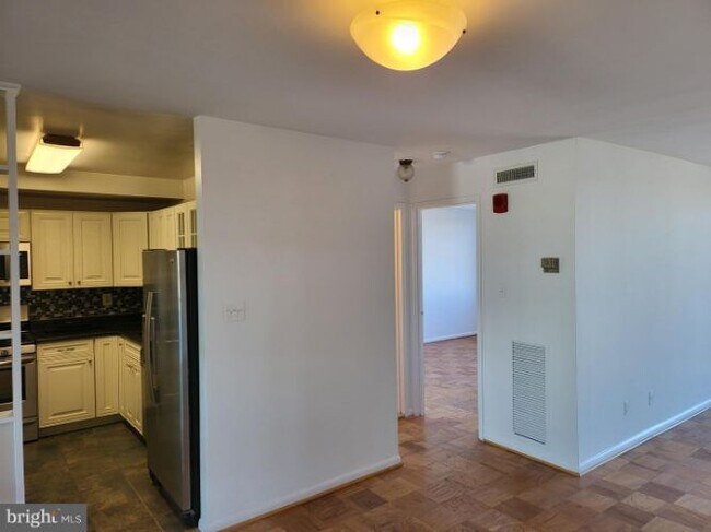 Building Photo - 4977 Battery Ln