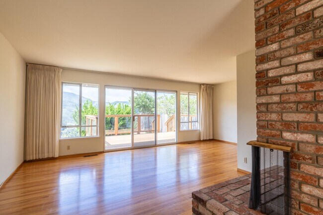 Building Photo - 1091 Park Pacifica Ave