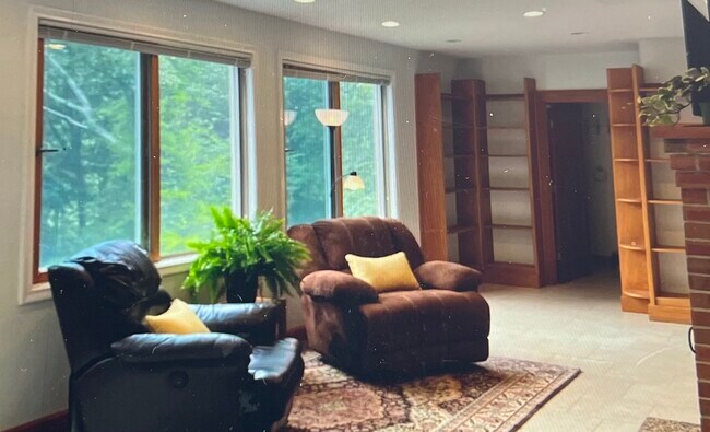 Foto del edificio - 150 West Ln