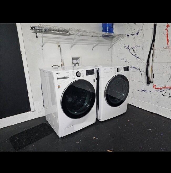 Foto del edificio - 1060 Dees Dr