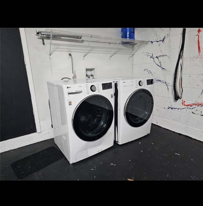 Photo - 1060 Dees Dr House