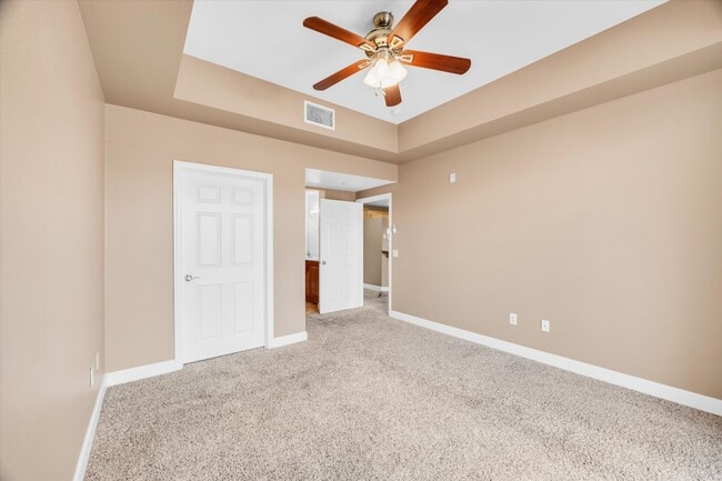 Building Photo - Sought after Park Avenue Condominiums/Top Floor Three Bedroom