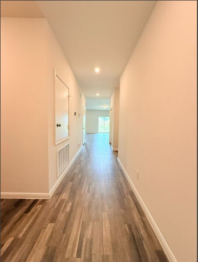 Foto del edificio - 3637 Silver Maple Ln