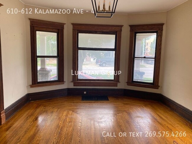 Building Photo - 610-612 Kalamazoo Ave-4