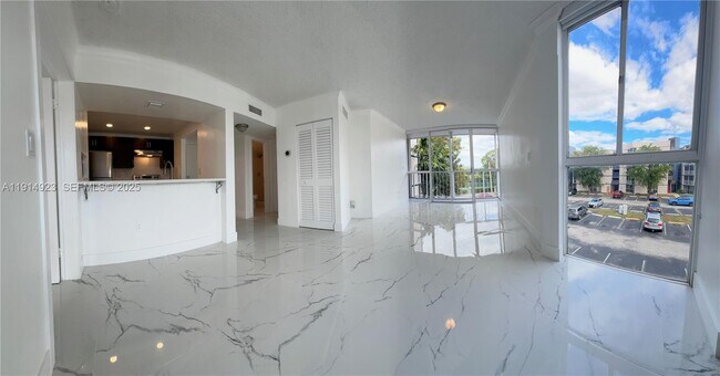 Foto del edificio - 7125 NW 186th St