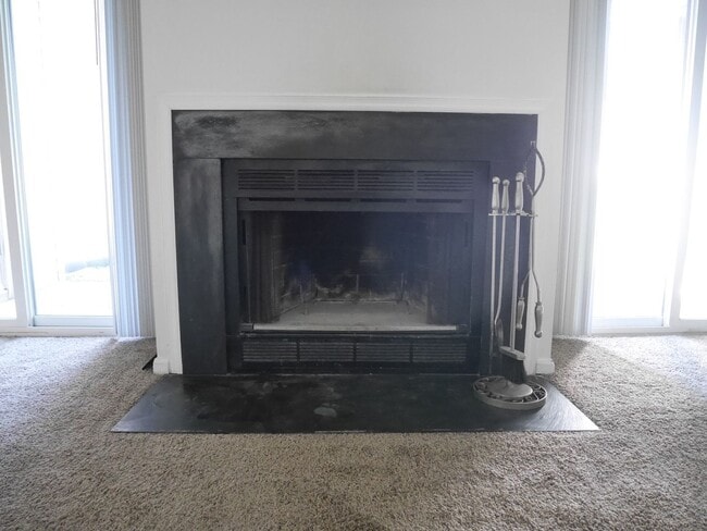 Building Photo - Your Home is Your Palace! Glen Burnie, MD