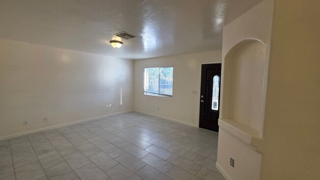 Foto del edificio - 4167 E Market St