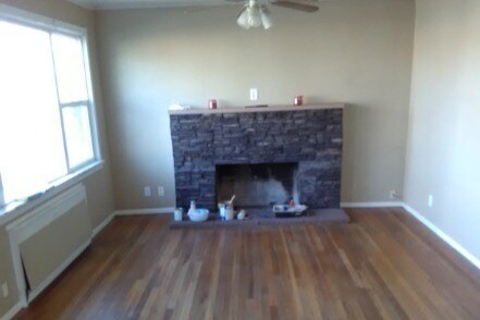 Sala de estar - 1200 NE Ochoco Ave