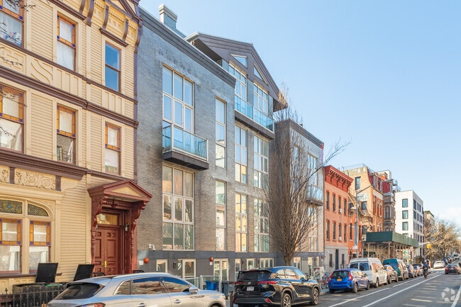 Building Photo - 168-172 Meserole St