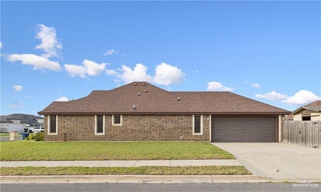 Building Photo - 522 Camila St