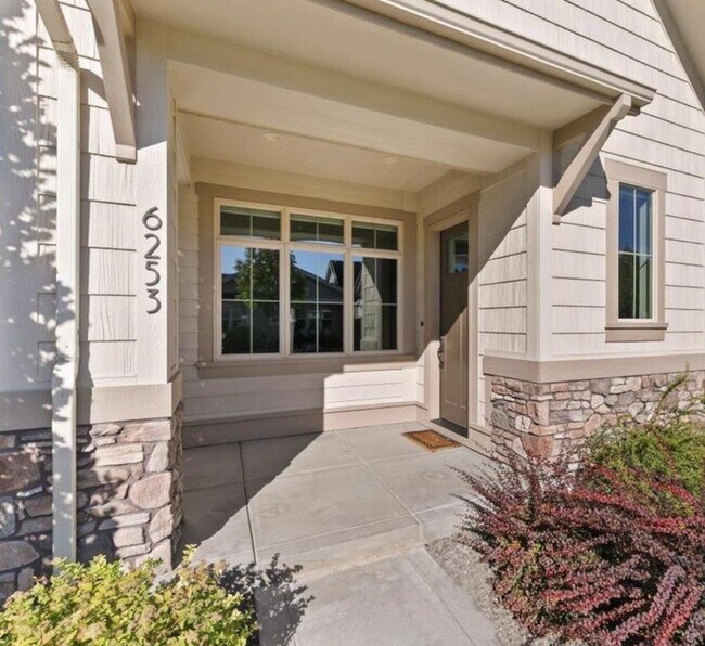 Building Photo - 6253 N Winward Ln