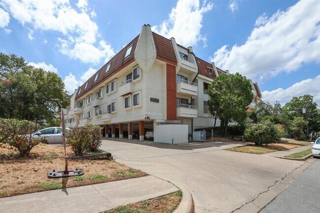 Building Photo - 3115 Helms St