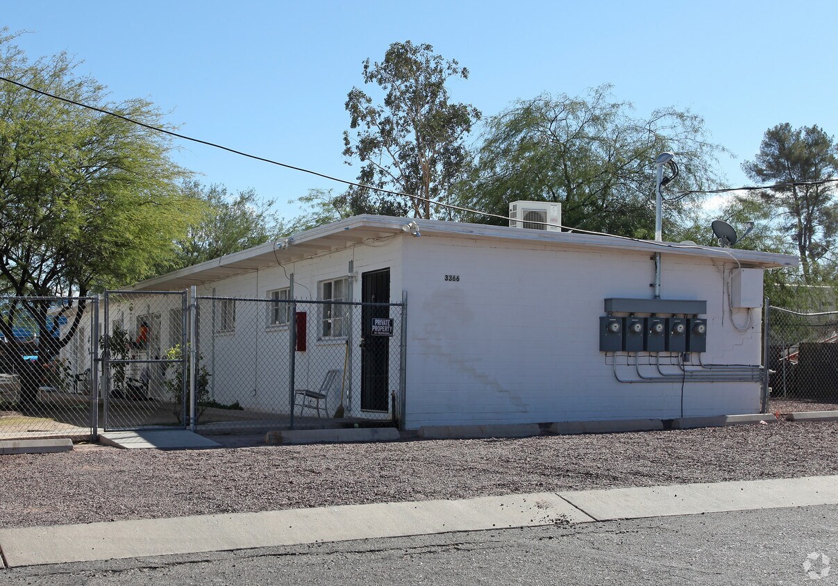 Foto del edificio - 33-66 N Chapel Ave