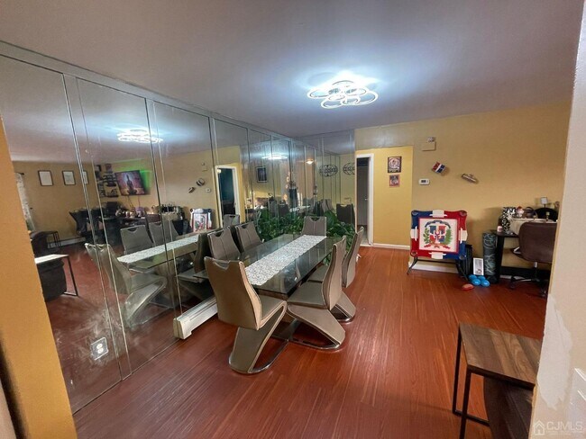 Foto del edificio - 730 Cricket Ln