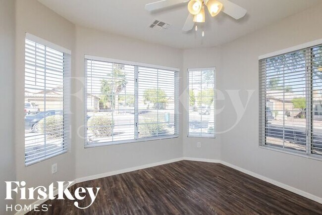 Building Photo - 2309 E Siesta Ln