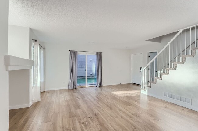 Building Photo - Modern 3-Bed 3-Bath Home Located in GreenV...