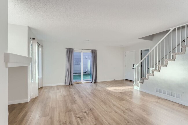 Foto del edificio - Modern 3-Bed 3-Bath Home Located in GreenV...
