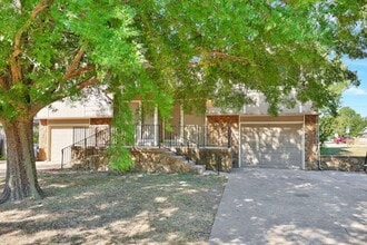 Building Photo - 2025-2027 Rosewood Ct Building Photo - 2025-2027 Rosewood Ct