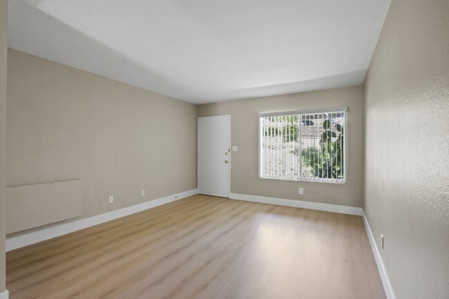 Building Photo - 23732 Hillhurst Dr