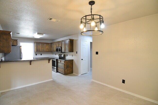 Building Photo - 2101 Southport Dr