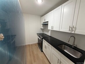 Building Photo - 947 College Ave