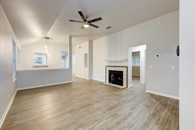 Foto del edificio - 21100 Derby Day Ave