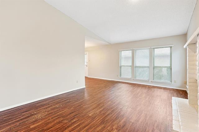 Foto del edificio - 931 Shady Creek Ln