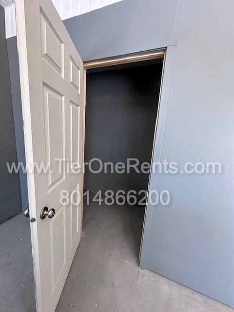 Building Photo - Move-in special: $500 off First months rent
