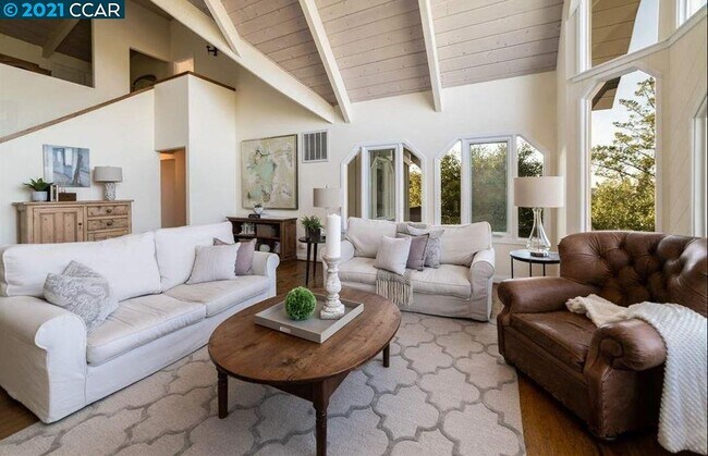Foto del edificio - 410 Montcrest Pl
