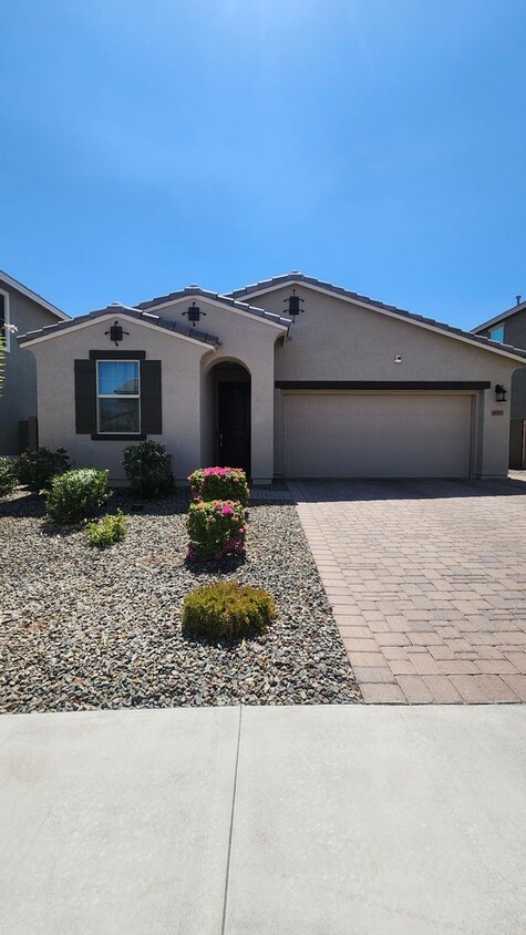 Foto principal - Beautiful 4 bed, 2 bath Litchfield Park ho...