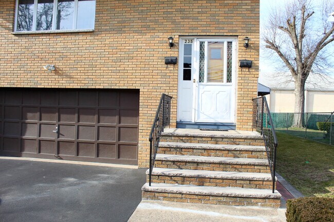 Building Photo - 235 Martha Ave