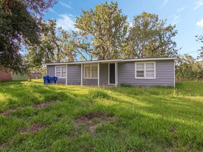 Building Photo - 152 Walnut Dr