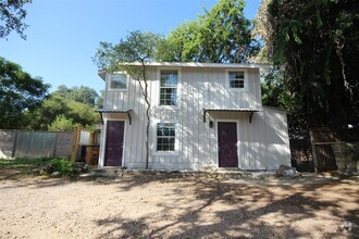 Building Photo - 904 Possum Trot St