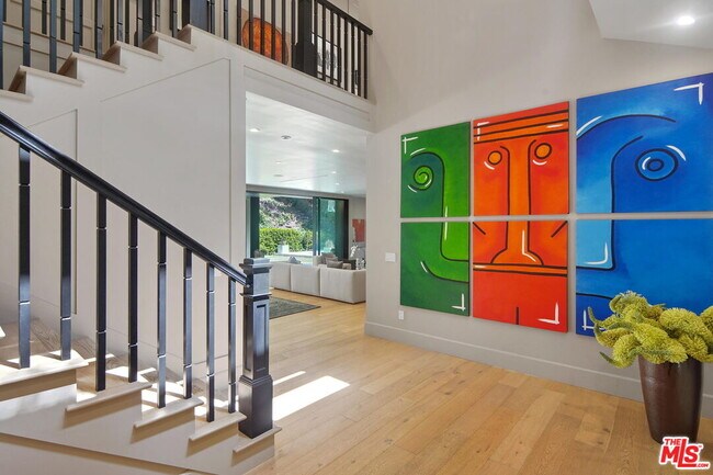 Foto del edificio - 2794 Mandeville Canyon Rd